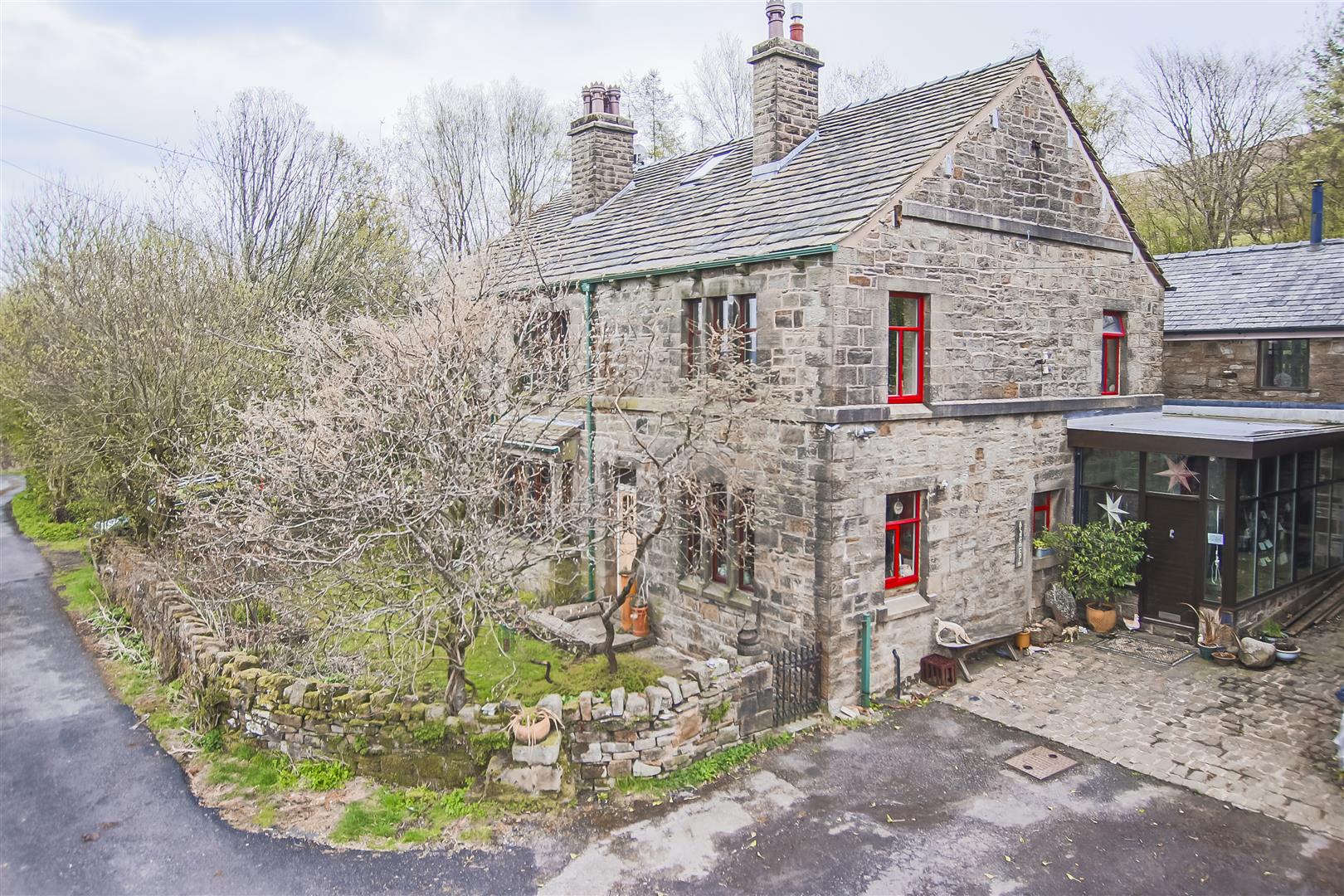 5 Bed Farmhouse For Sale - Main Image